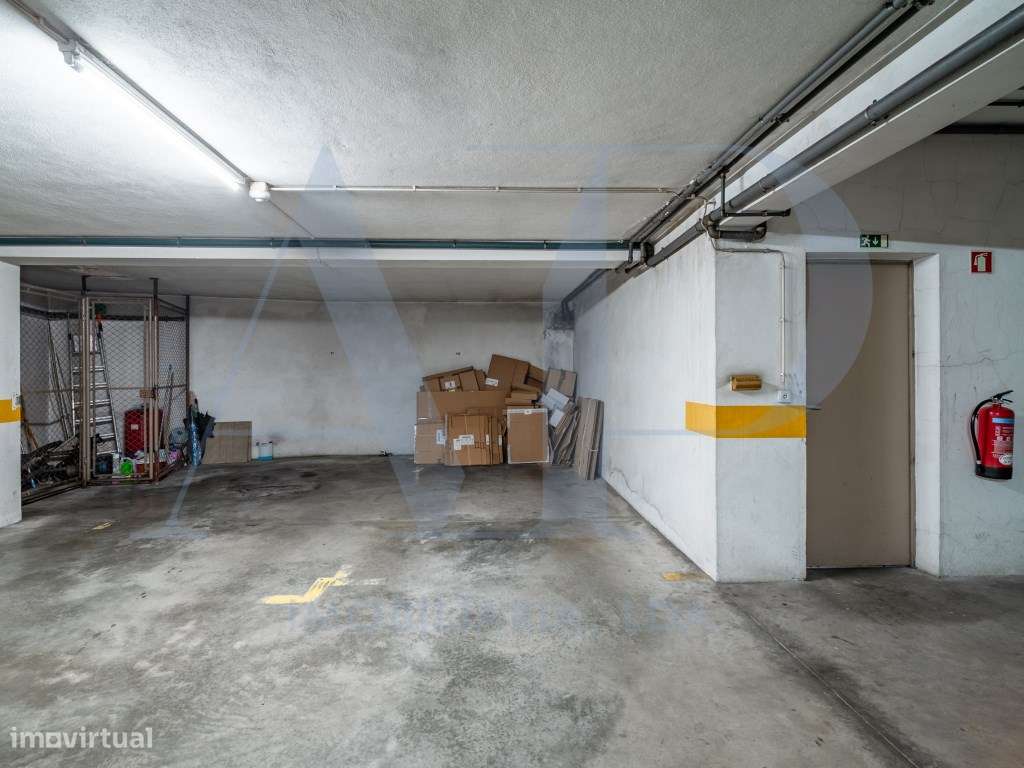 Apartamento T3 com varanda, e localização privilegiada em Vila do C...-20
