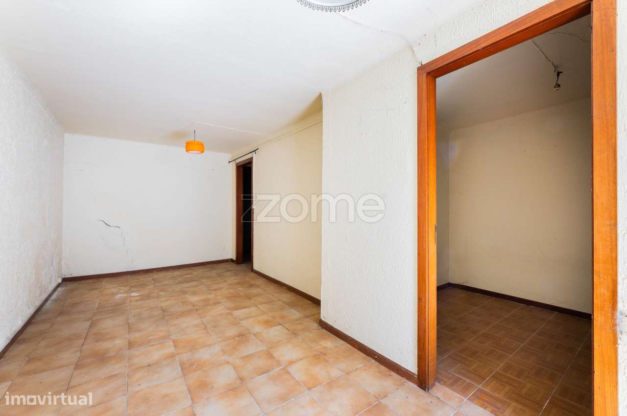 Moradia T9 com logradouro para recuperar em Dume - Braga - Grande imagem: 4/27