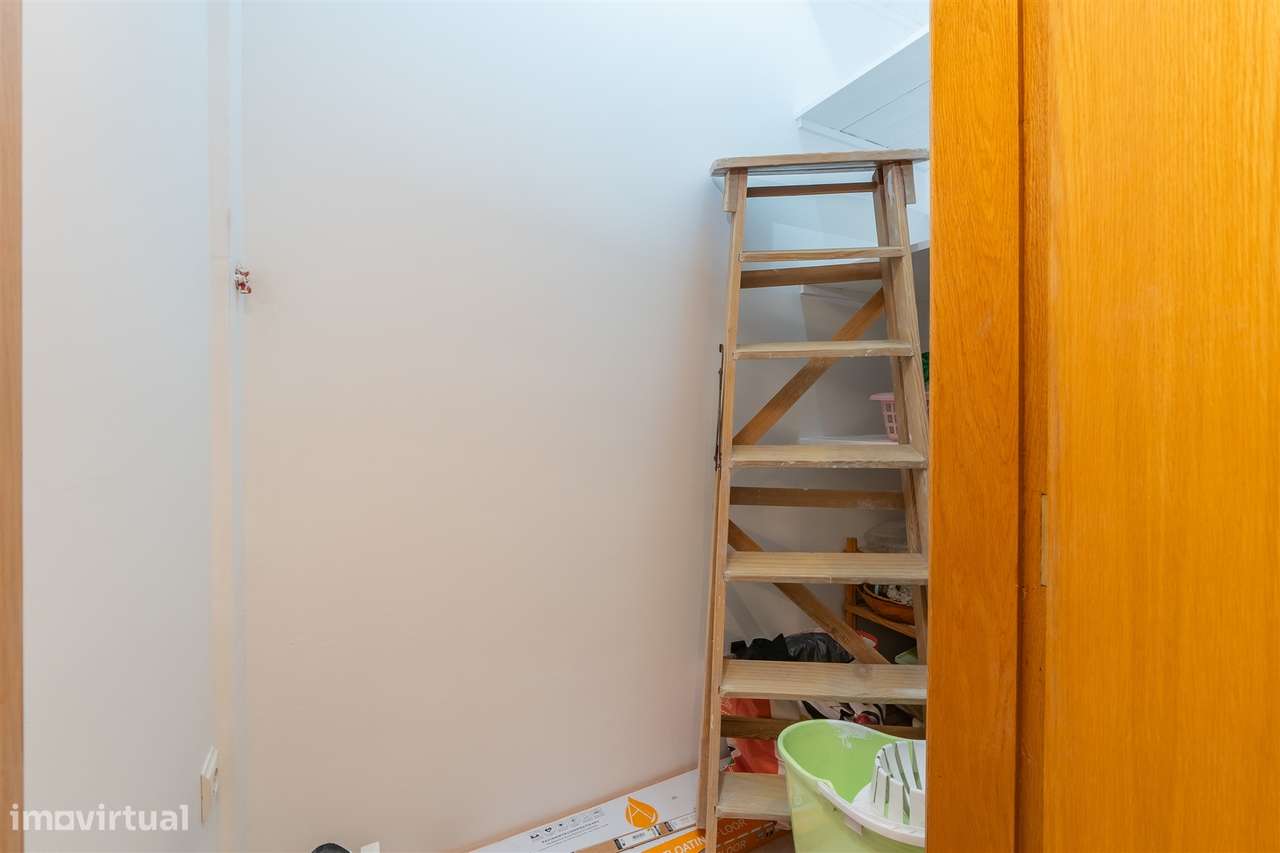Apartamento T3 em Arroios – Charme clássico no coração de Lisboa-9