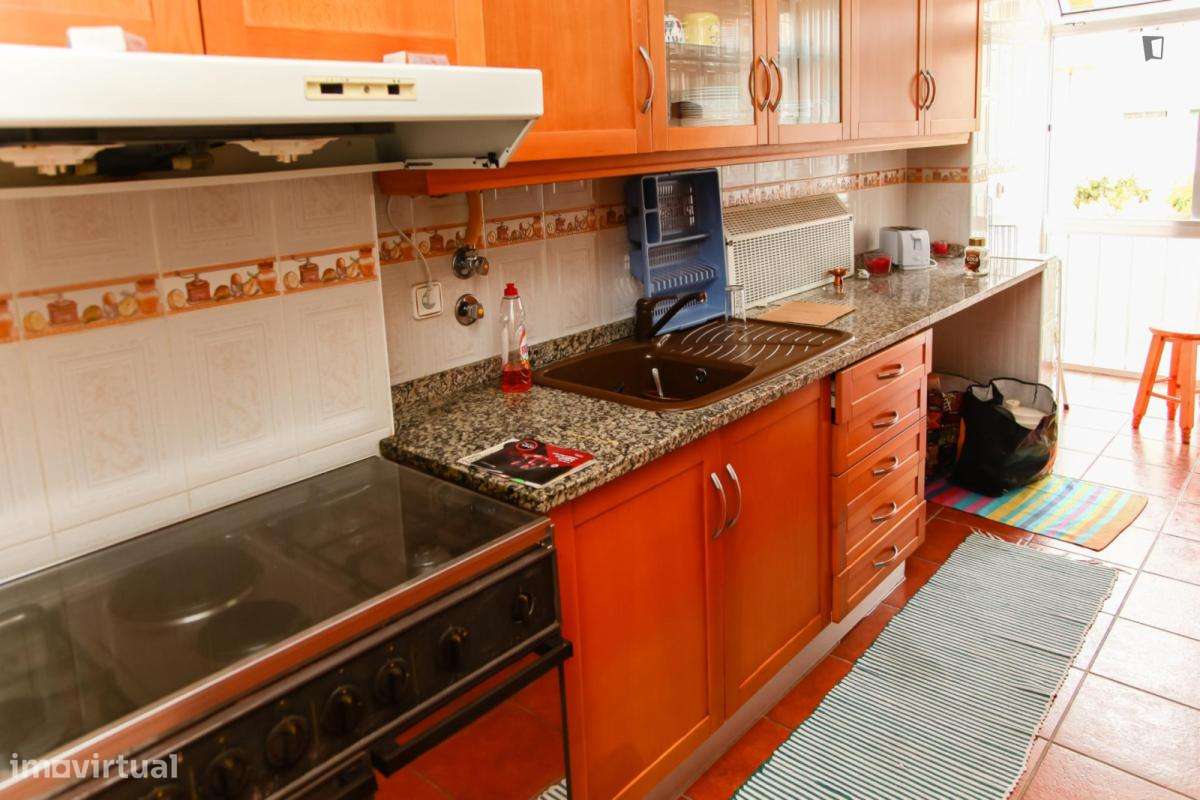 Quarto - localizado em Arregaça Coimbra - Grande imagem: 2/12