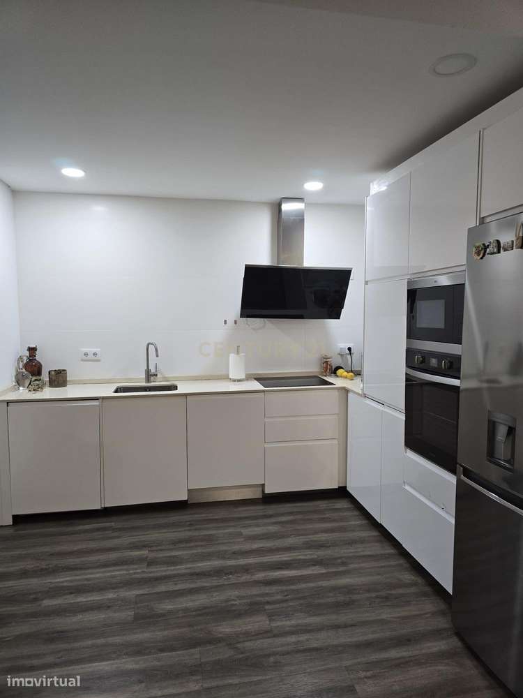 Apartamento Renovado em Santa Iria de Azoia T2 com Elevador - Grande imagem: 2/16