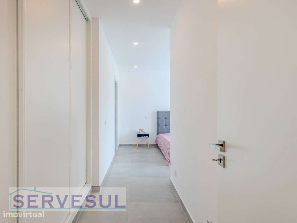 Moradia Moderna Geminada composta por 4 quartos e piscina privada, ...-34