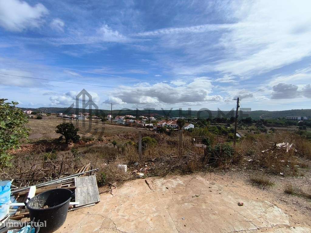 Duas Moradias T1 e T2 de campo em recuperação-24