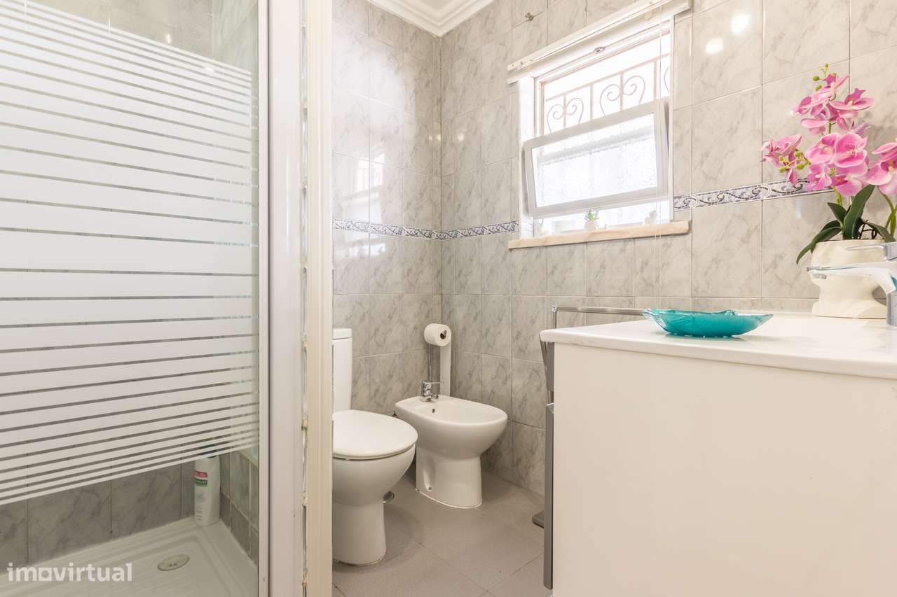 Moradia T2 com piscina e com Anexo T1 em Fernão Ferro, Seixal-24