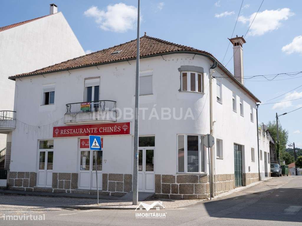 Espaço comercial com habitação T5 no centro da vila-50