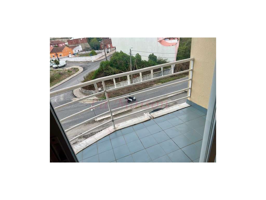 Apartamento T3+1 em Casal de Cambra-22