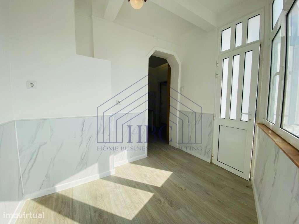Apartamento T2 Transformado num Excelente T1 Remodelado com Vista R...-5