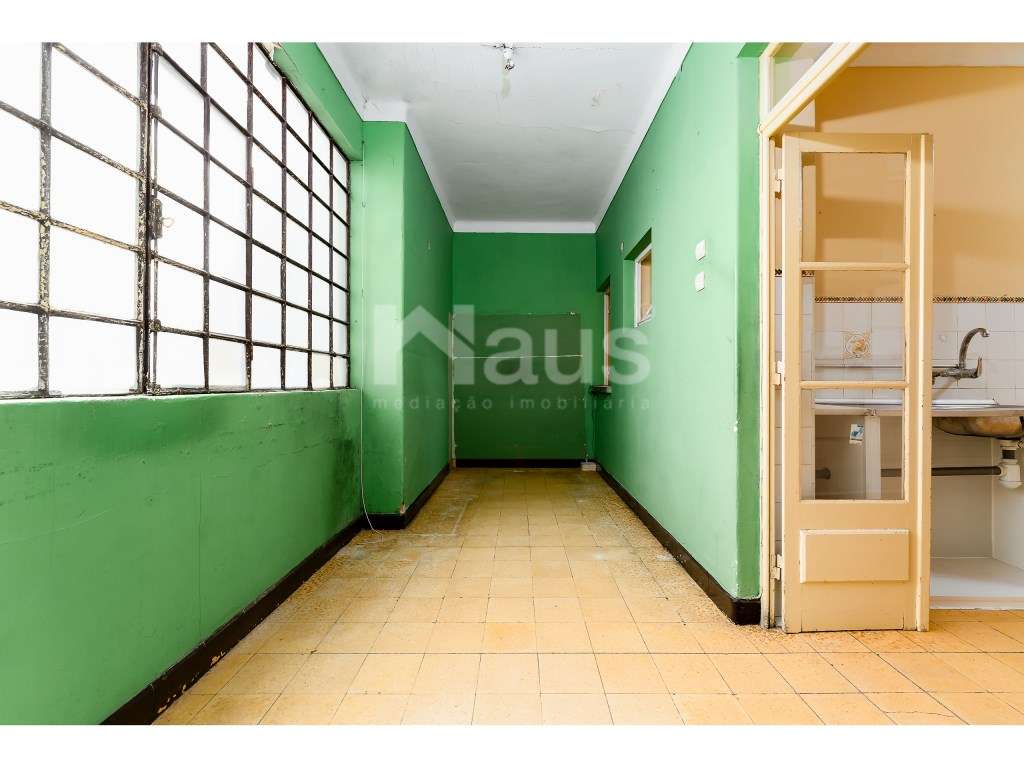 Apartamento T3 para remodelação com varanda no centro do Montijo - Grande imagem: 5/18