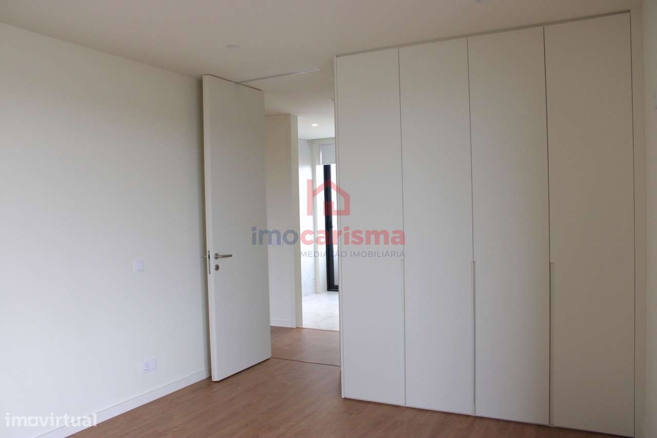 Apartamento T3 Novo, No Último Piso, Centro de Paços de Ferreira-17