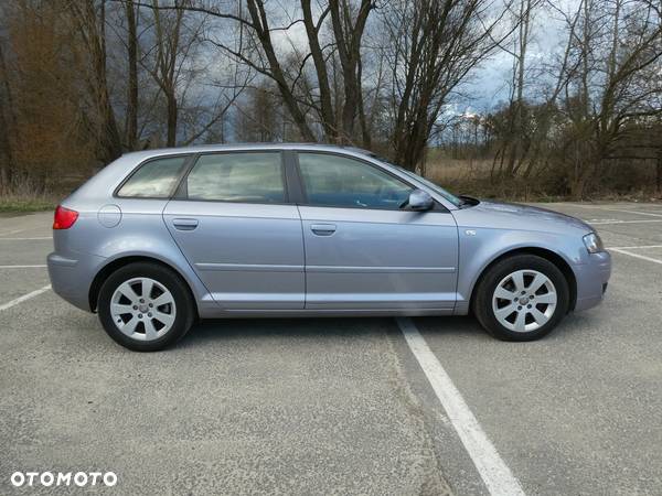 Audi A3 1.6 Sportback S tronic Attraction - 2