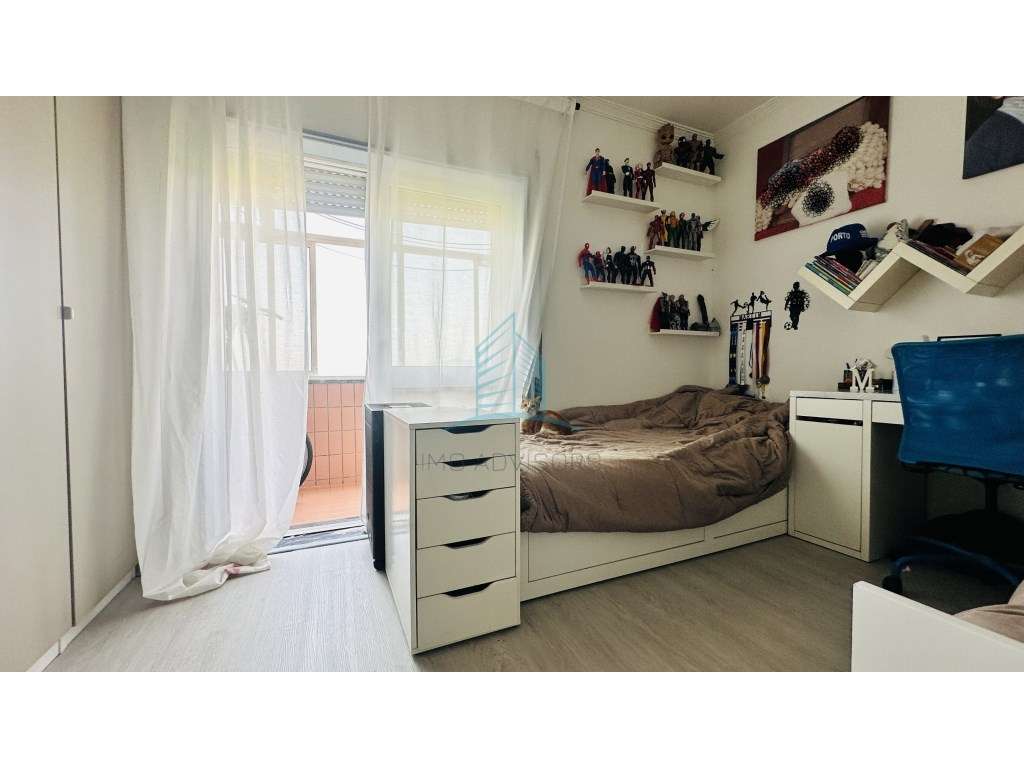 Excelente T2 com Lugar de Garagem e elevador em S. Cosme-12