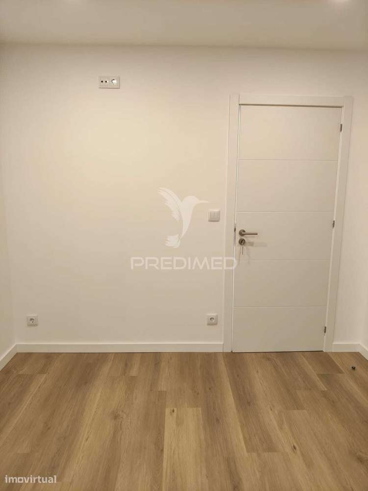 T2+1 Moderno, Mobilado e Equipado | Design Contemporâneo e Pronto a...-17