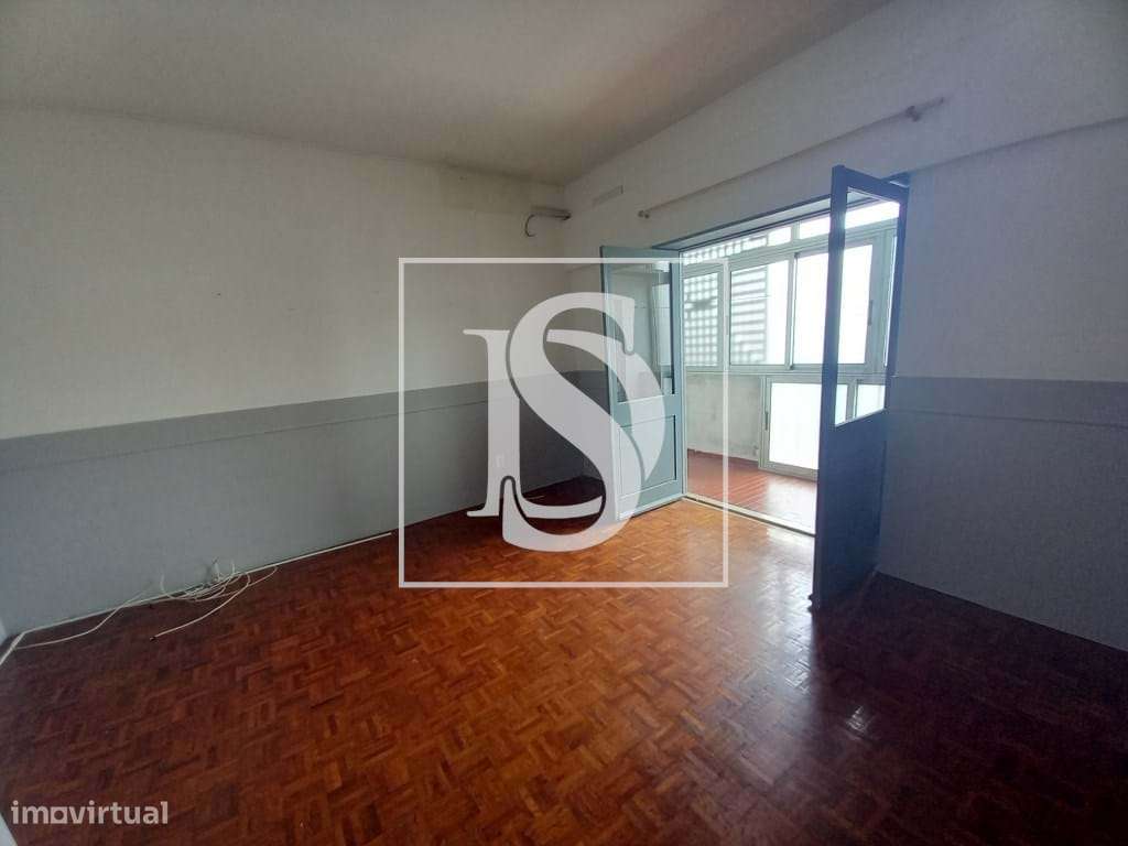 Apartamento T2 Remodelado no Coração do Montijo-10