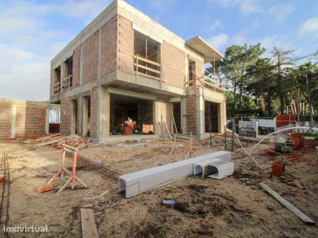 Moradia Isolada T4 com Piscina na Aroeira-30