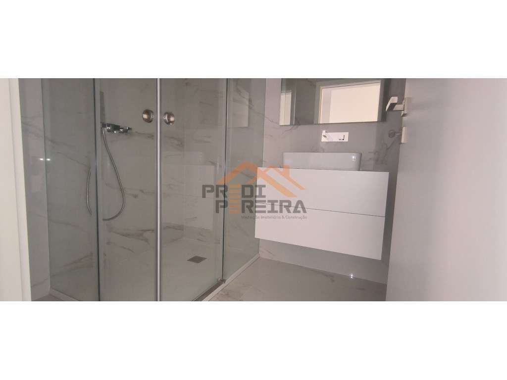 Última fração disponível!
T3 de luxo, com terraço e uma box, inser...-18