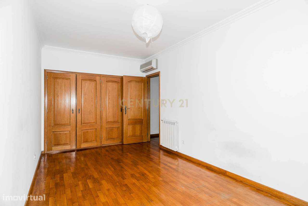 Duplex T3+3 com Vista Mar e Garagem Box – junto à praia e à A5-19