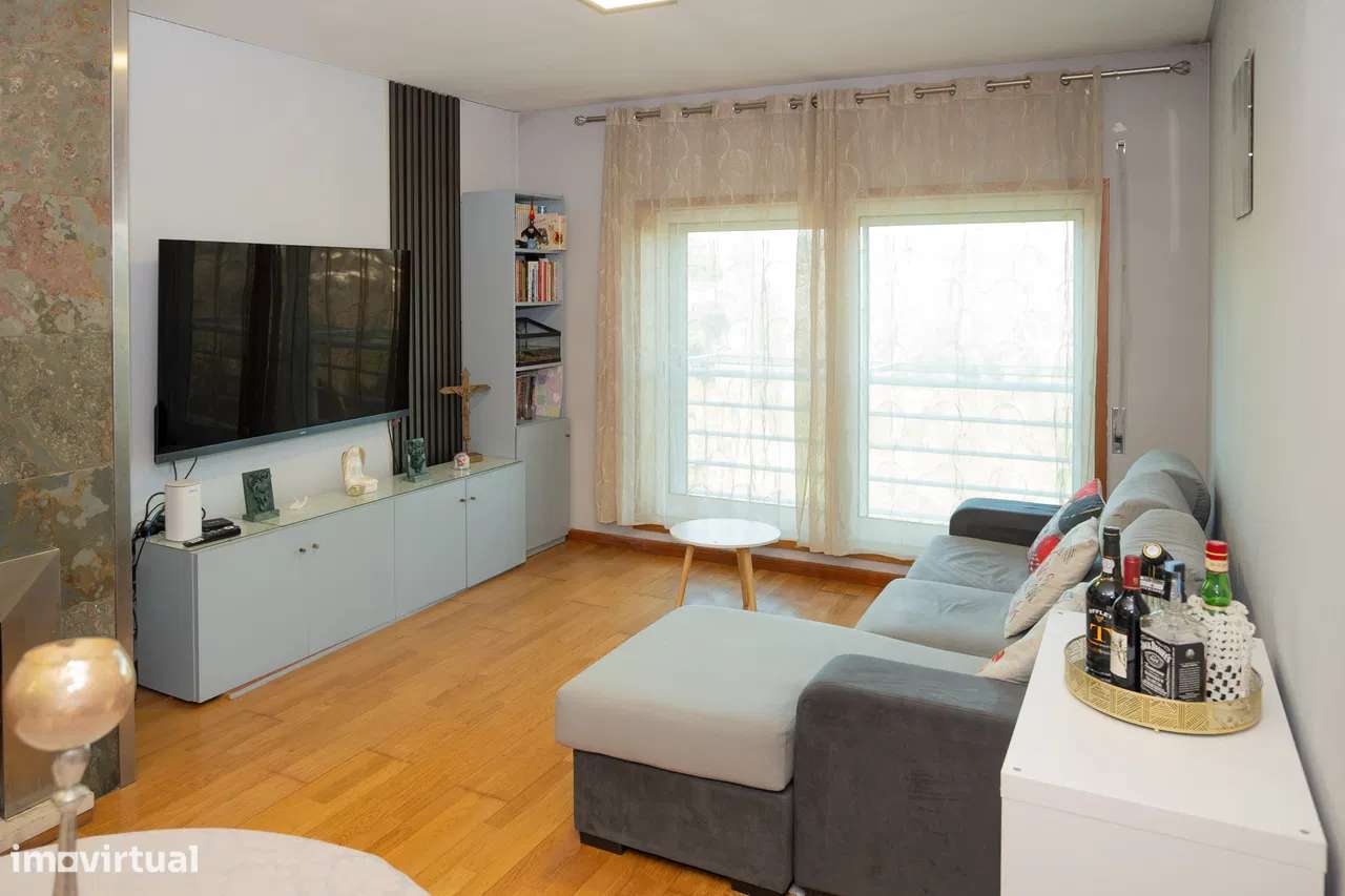 T3 com Suíte | Condomínio Fechado com Piscina | Barcelinhos-5