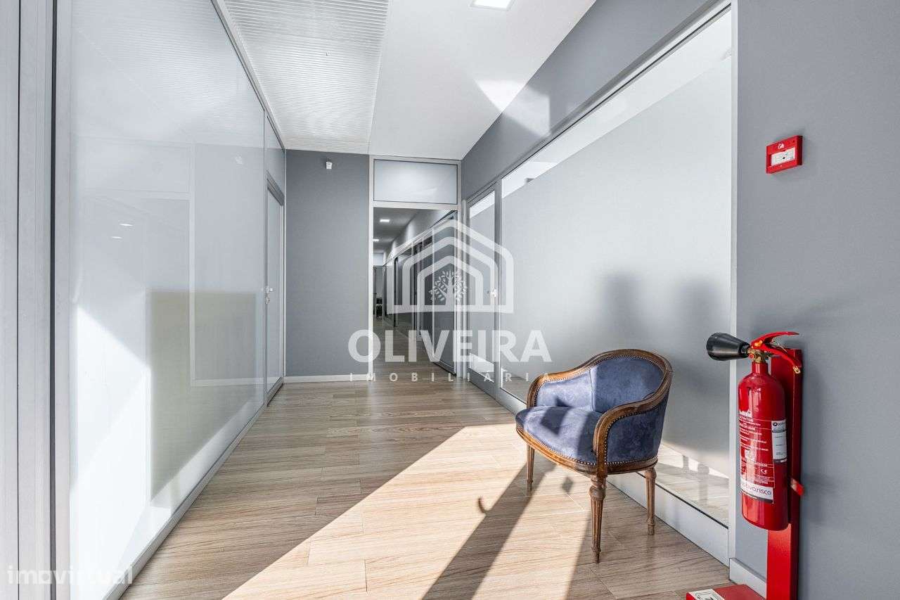 Pavilhão com escritórios - Maximinos, Braga-8