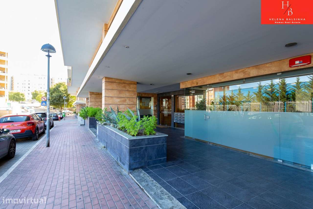 Excelente Apartamento T2 com 3 Parqueamentos nas Colinas do Cruzeiro-32