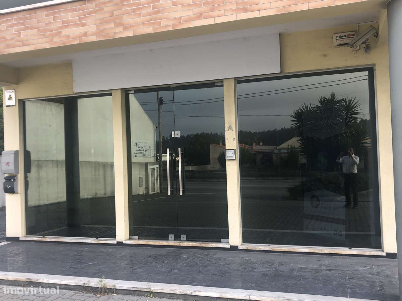 Escritório moderno pronto a funcionar em edifício comercial-serviços - Grande imagem: 2/20