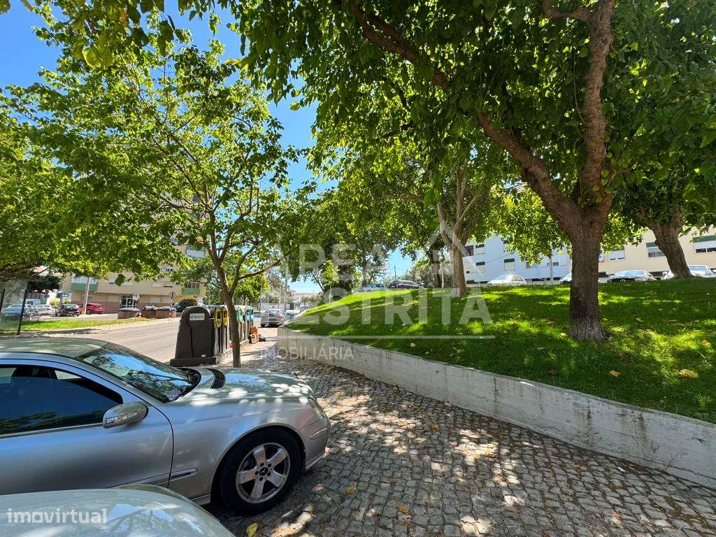 Apartamento T2 no Estádio da Medideira, Amora-21