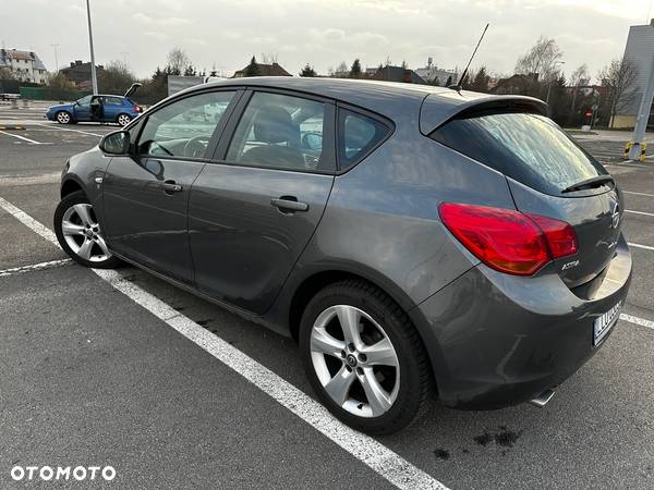 Opel Astra IV 1.4 T Essentia - 7