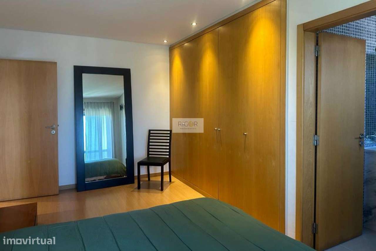 Apartamento T3 no último piso com 2 frentes de orientação na Cidade da-10