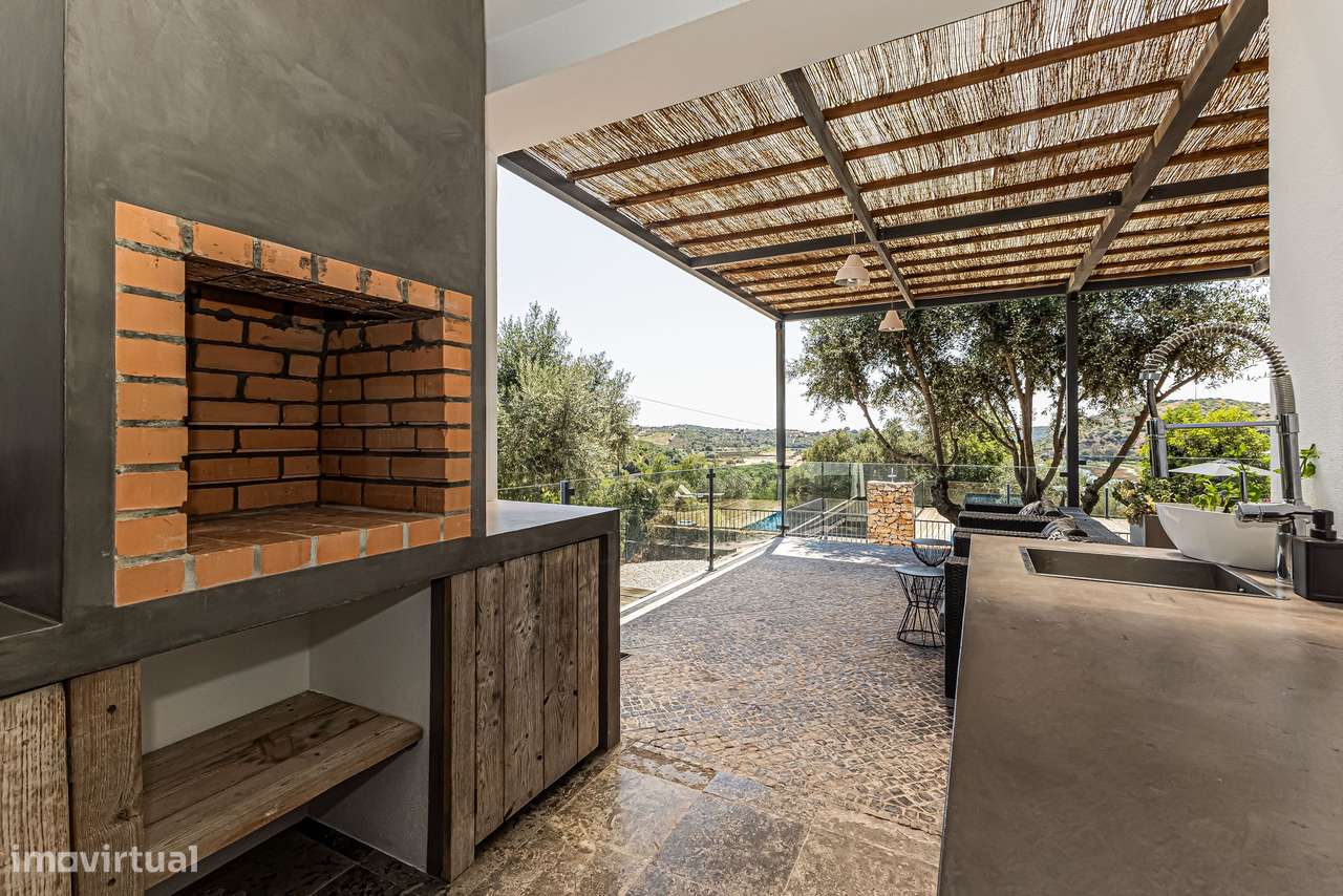 Villa T4 contemporânea à beira do rio no coração do Algarve-25