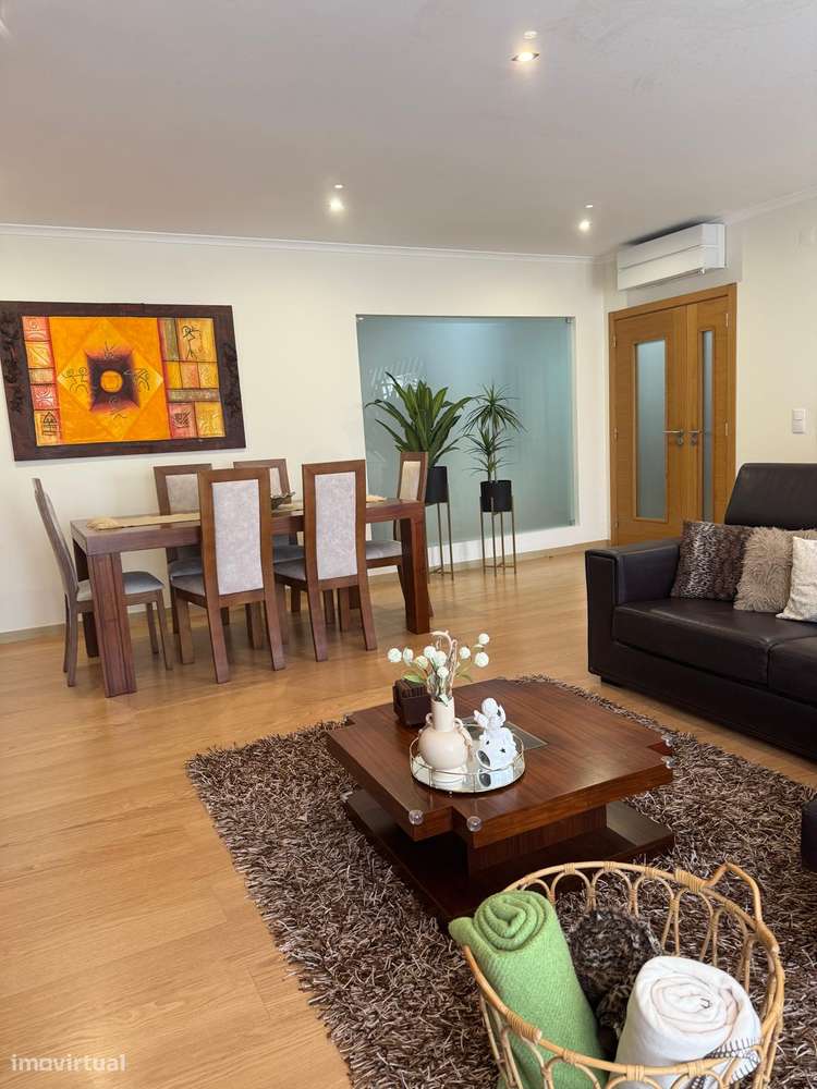 Apartamento T3 com 3 casas de banho e garagem-26