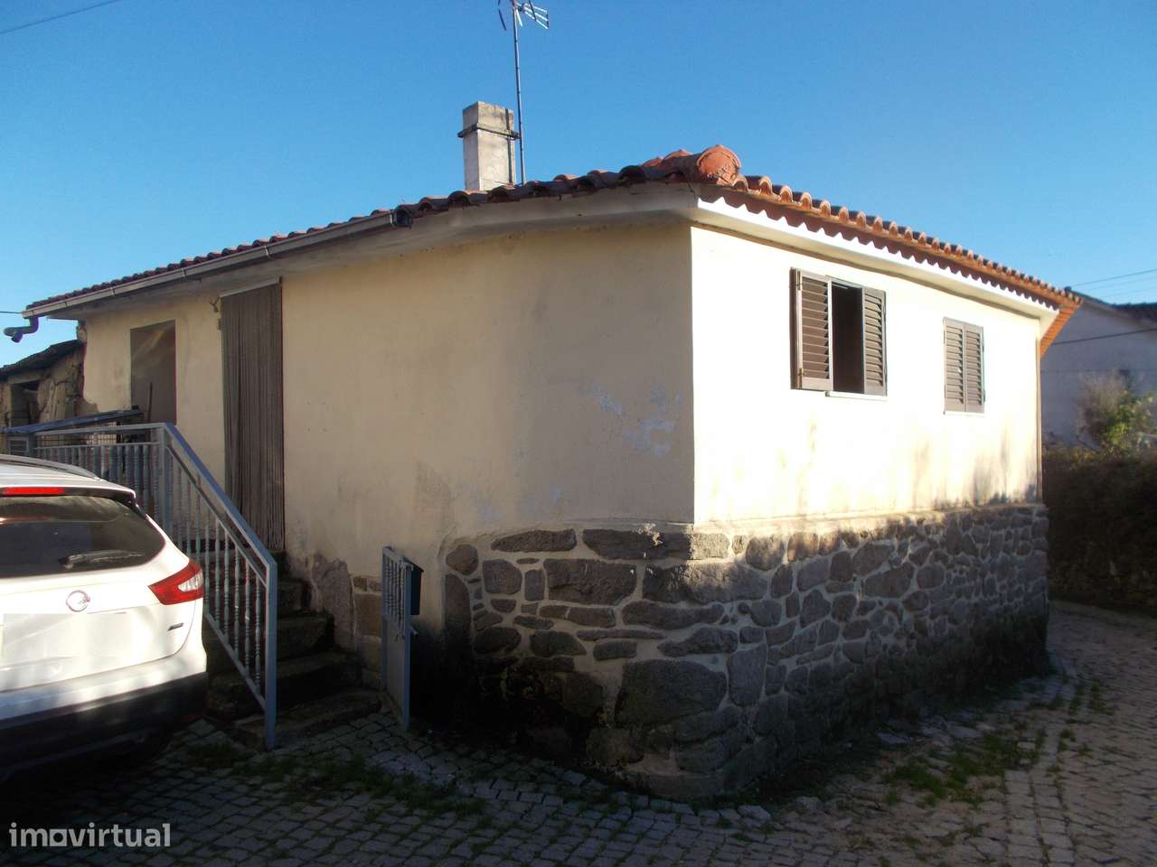 Casa e Garagem Oportunidade 15 minutos de Chaves-1