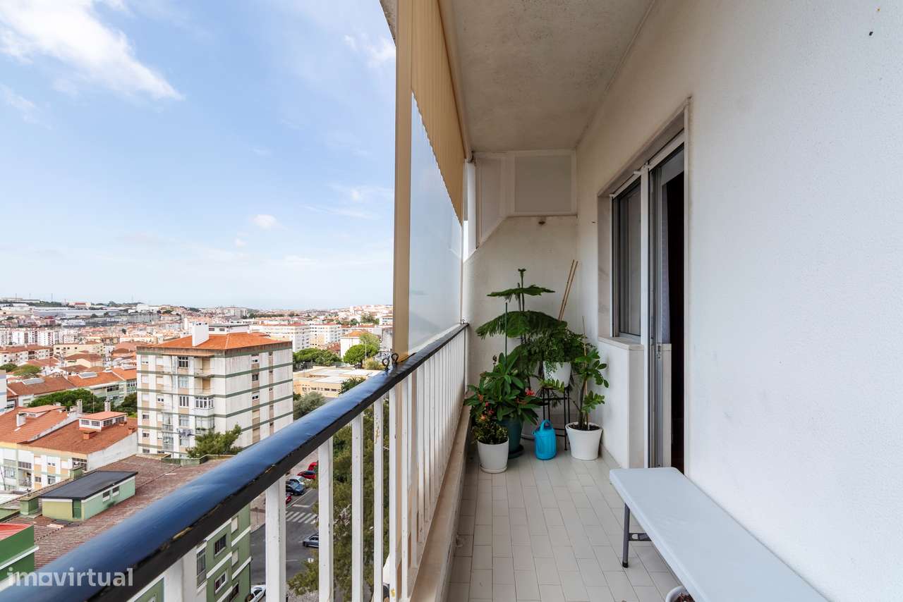 Apartamento T2+1 com Vista Desafogada | Cacém-17
