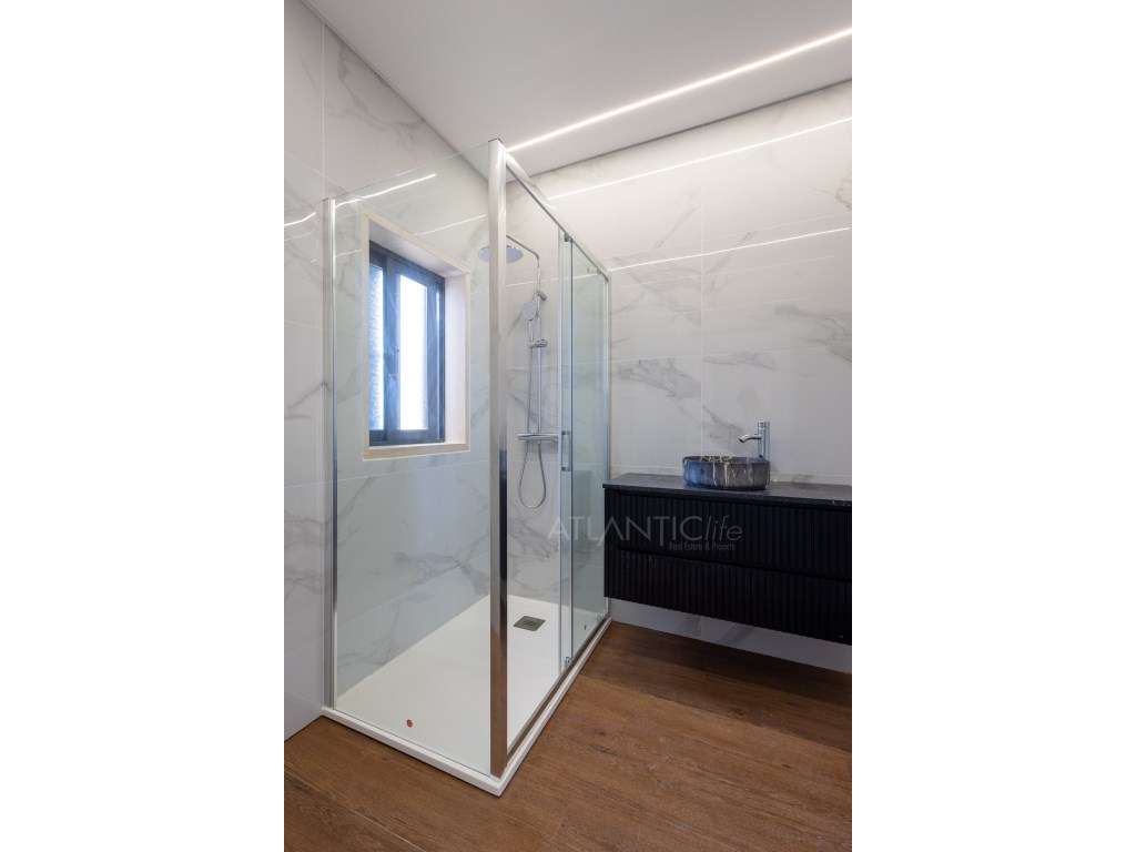 Moradia T3 Amadora com Excelentes Áreas e Espaço Exterior-25