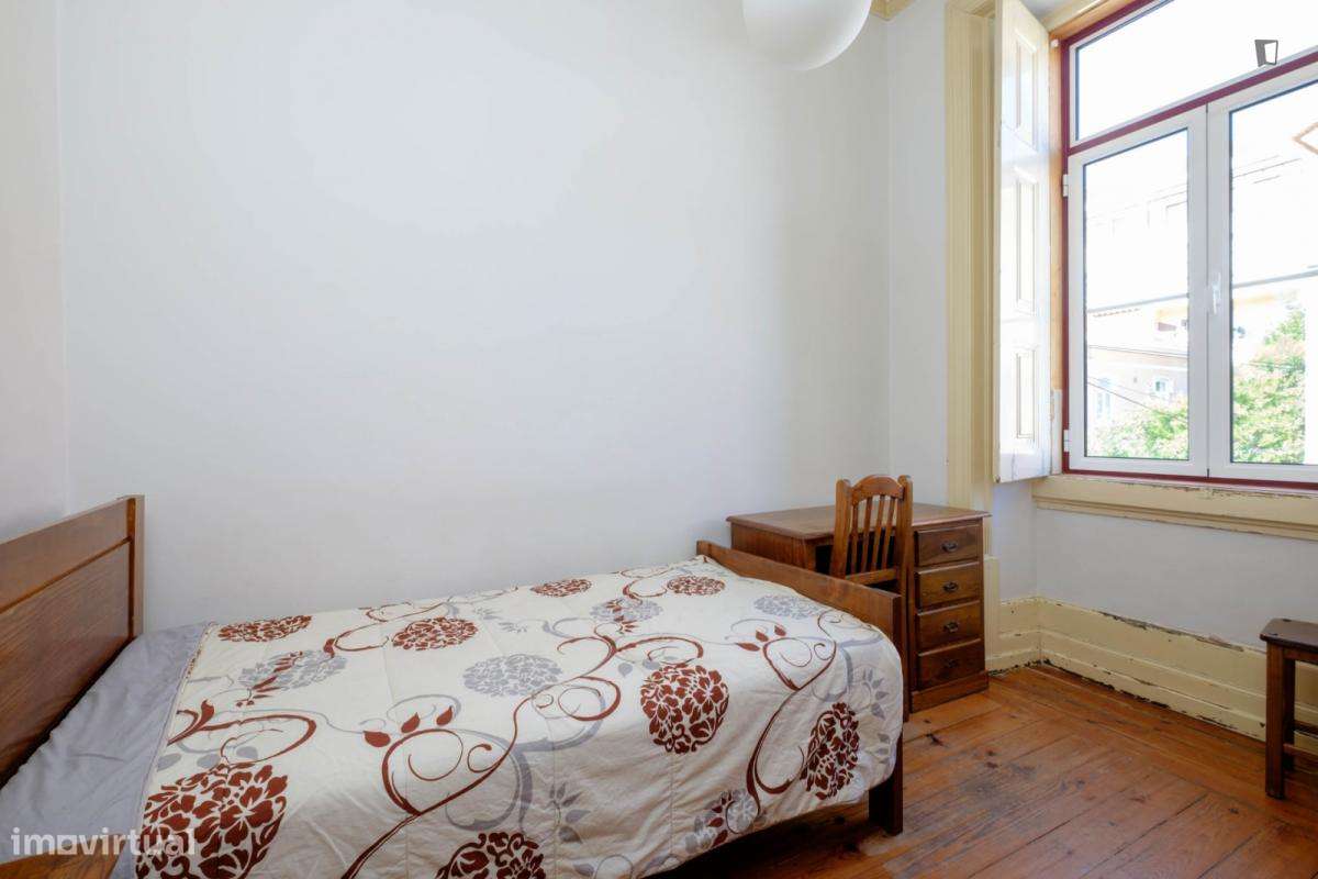 Quarto - localizado em Montes Claros Coimbra - Grande imagem: 5/8