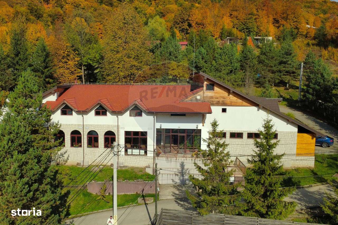 Complex turistic de vânzare în Slănic Moldova-0