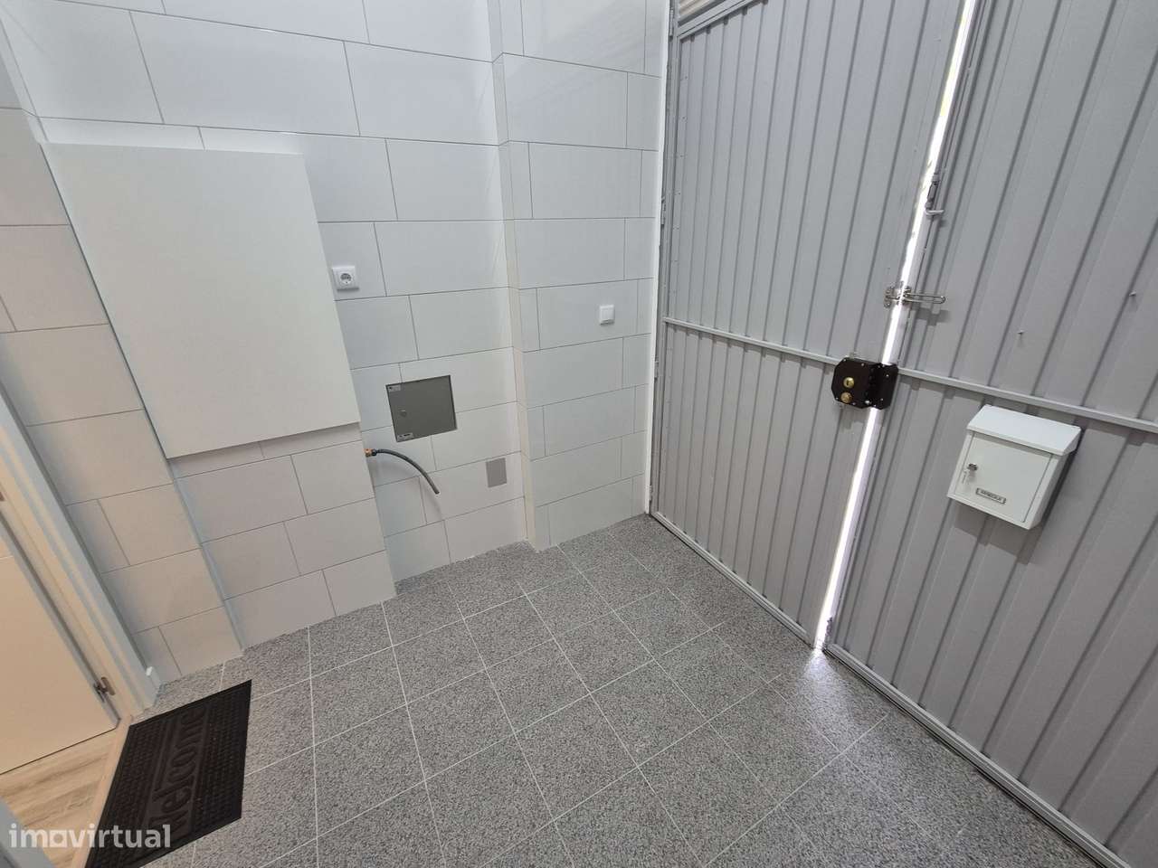 GARAGEM / ARMAZÉM, com escritório e WC - Grande imagem: 4/9