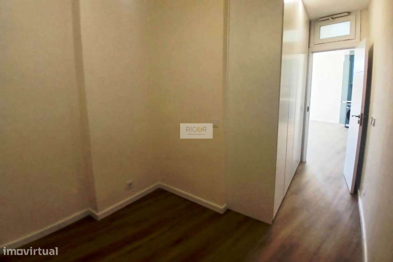 Apartamento T1+1 totalmente remodelado junto à praia nas Caxinas-8