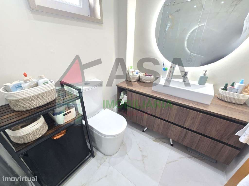 Moradia T4 com Terraço e Vista Desafogada em Loures-24