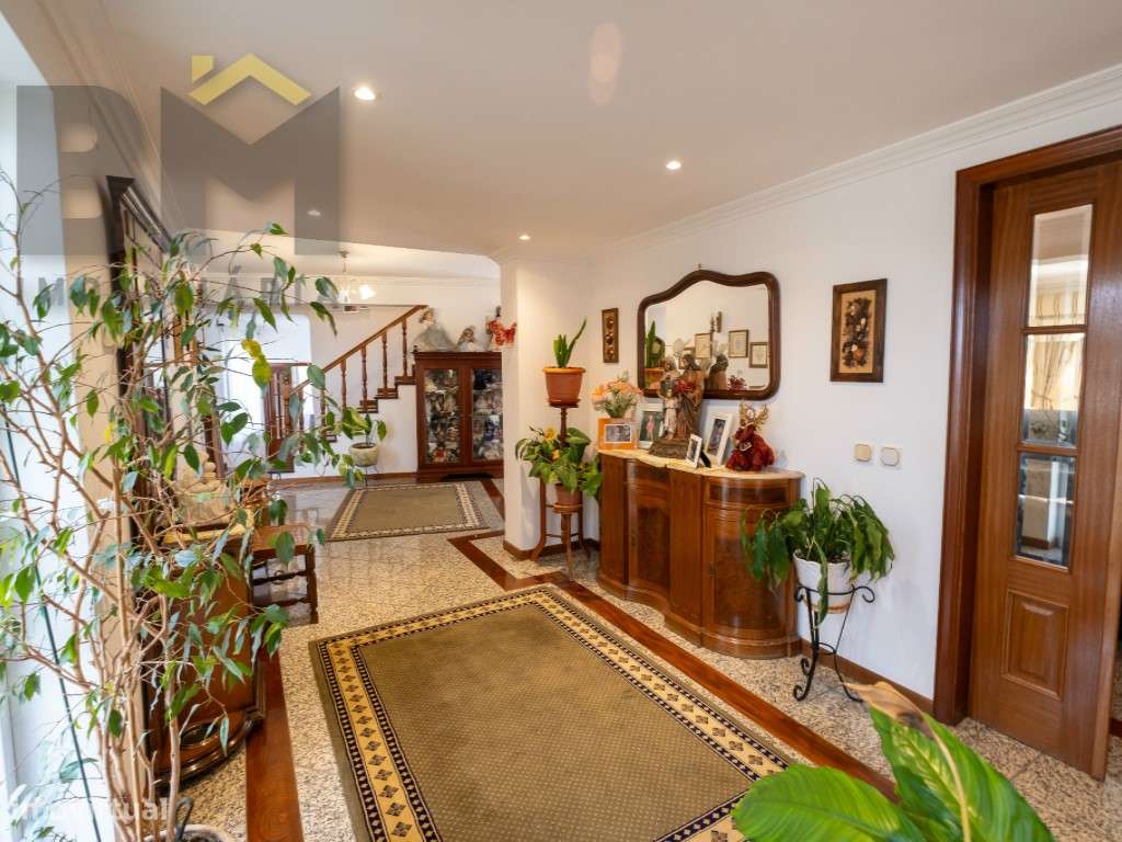 Fantástica moradia em zona privilegiada da cidade de Castelo Branco - Grande imagem: 4/54