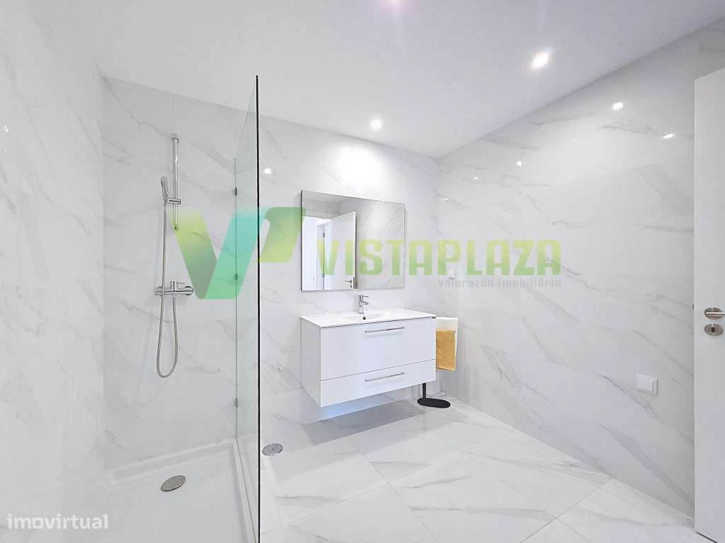 Apartamento Duplex com Terraço e Vista Panorâmica, piscina e garage...-21
