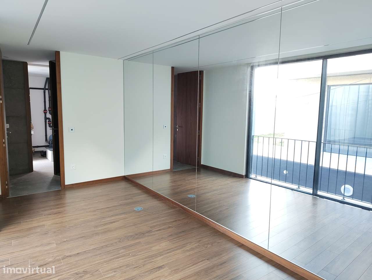 Moradia T5 com piscina e jardim em Canidelo-51