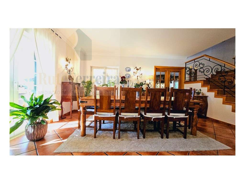 Moradia Isolada com amplo espaço exterior !!-14