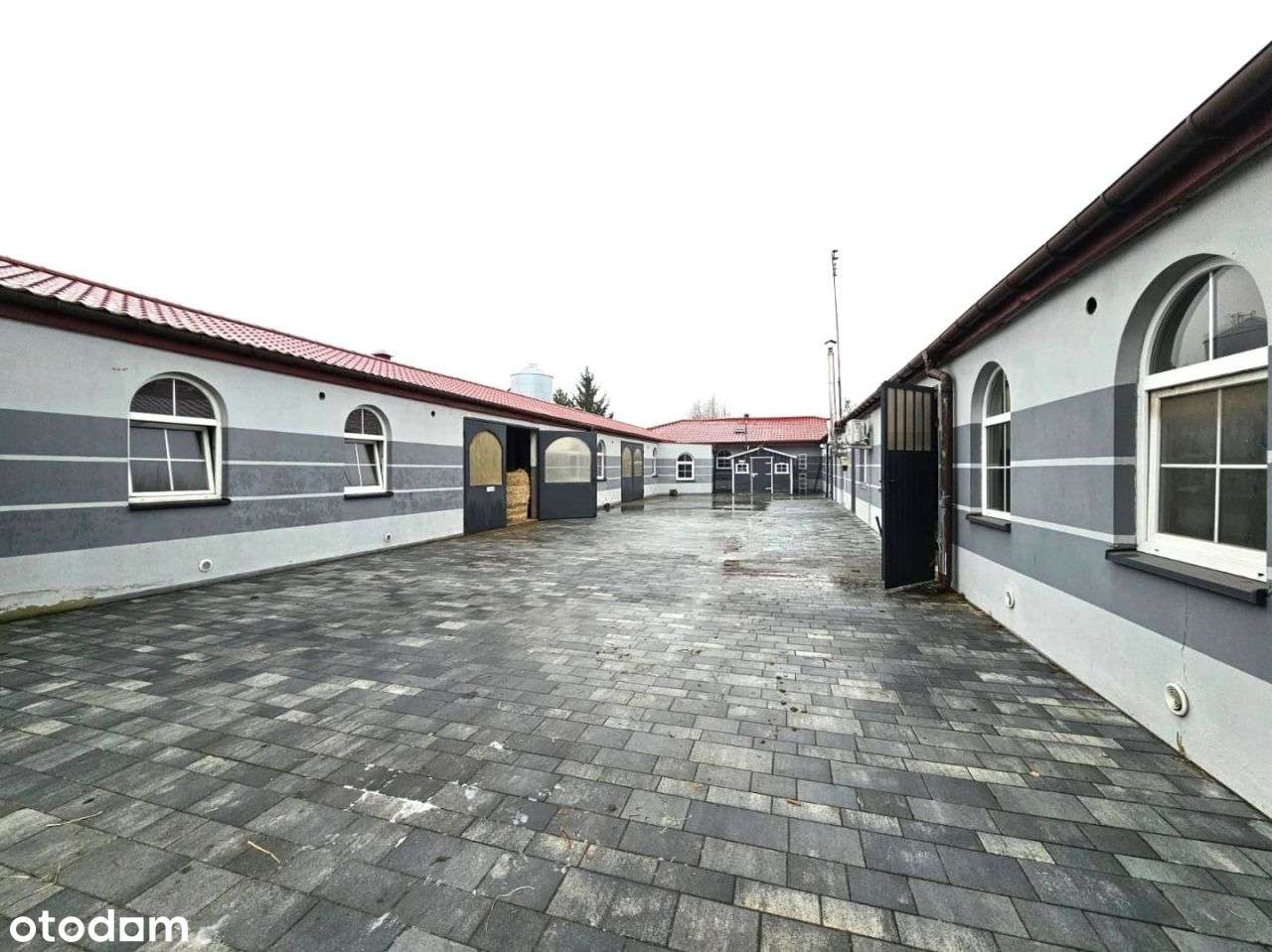 Dochodowa stajnia położona w okolicy Strykowa-4