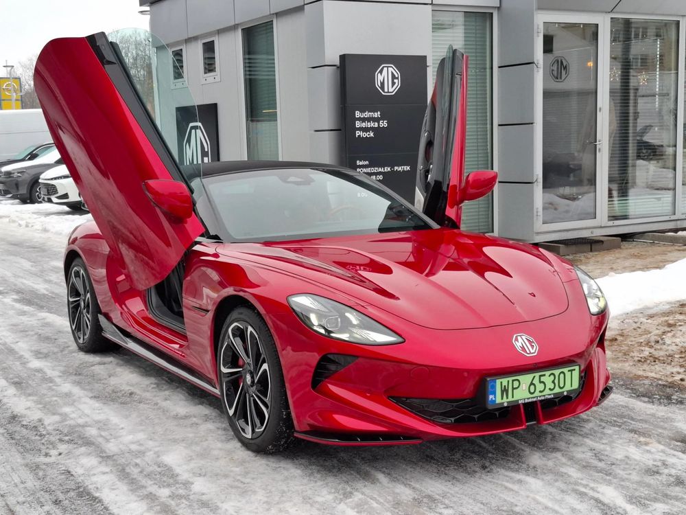 Czerwony z czarnym dachem 510 KM 4x4