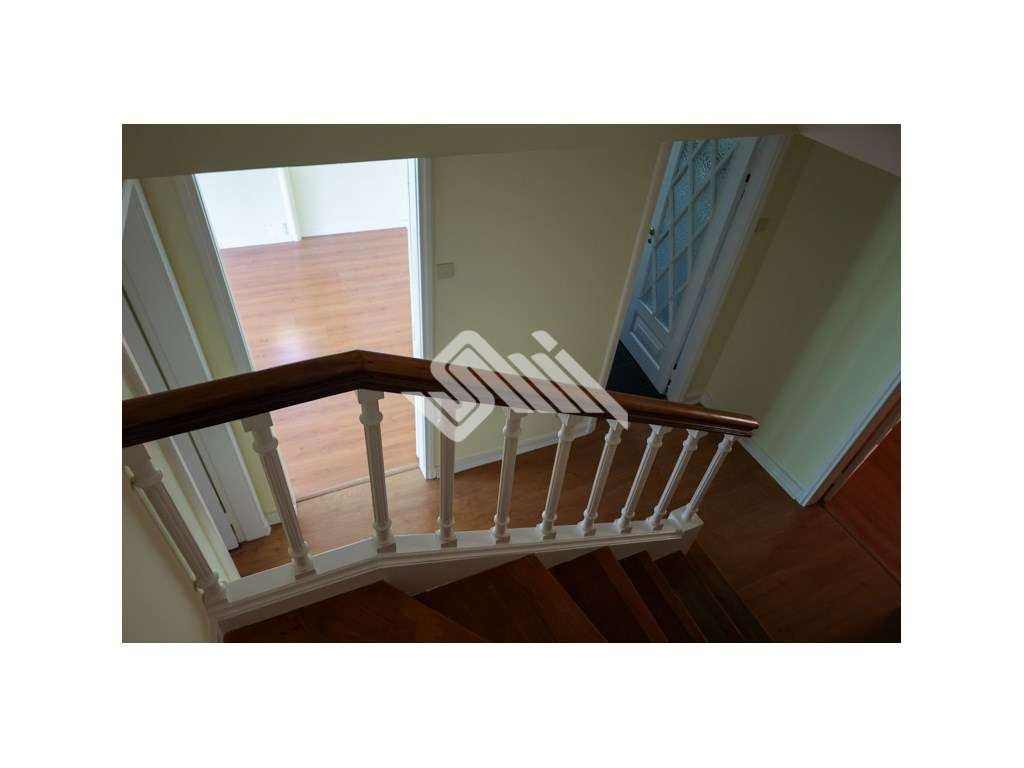 Moradia T5 c/Jardim Campo Alegre-19