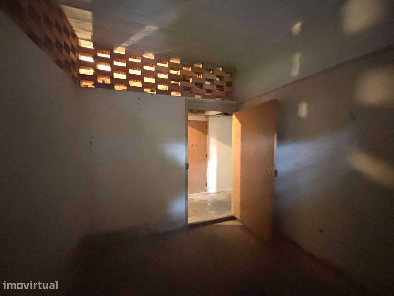 Apartamento T3 para remodelação total nos Olivais-21