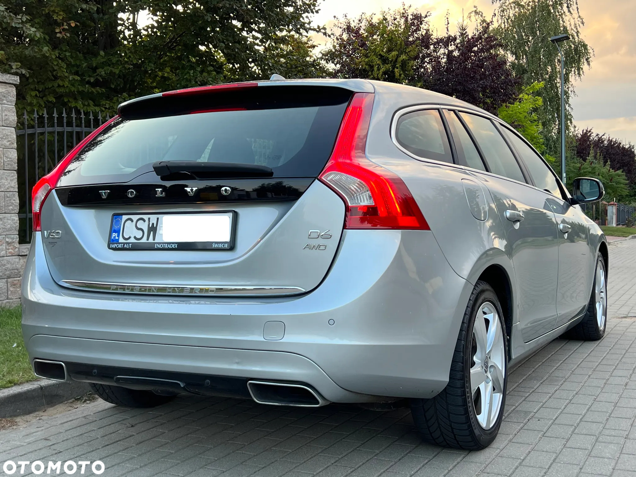 Volvo V60 D6 AWD Plug-in Hybrid Summum - 8