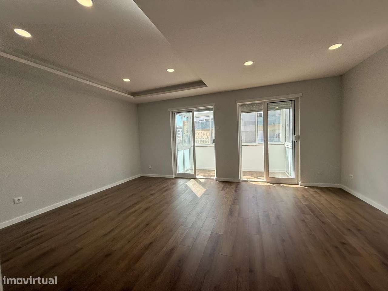 Apartamento T4 transformado em T3 Remodelado no Laranjeiro, Almada-3
