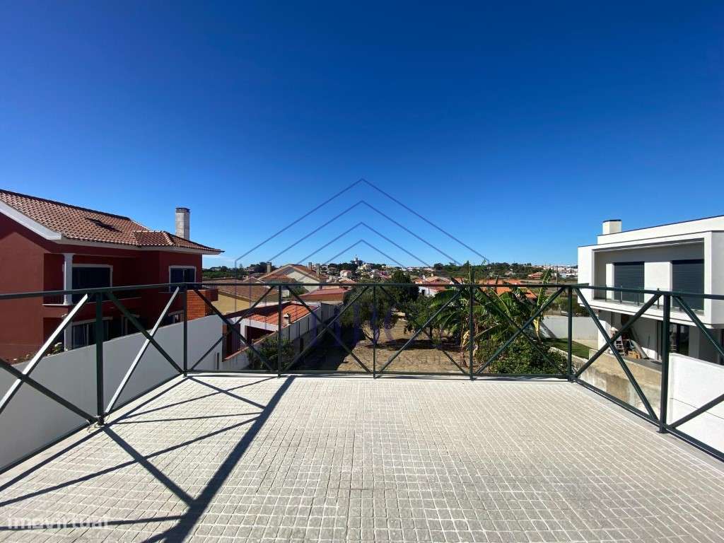 Moradia T4 com Amplo Jardim e Potencial de Remodelação em Alcabidec...-37