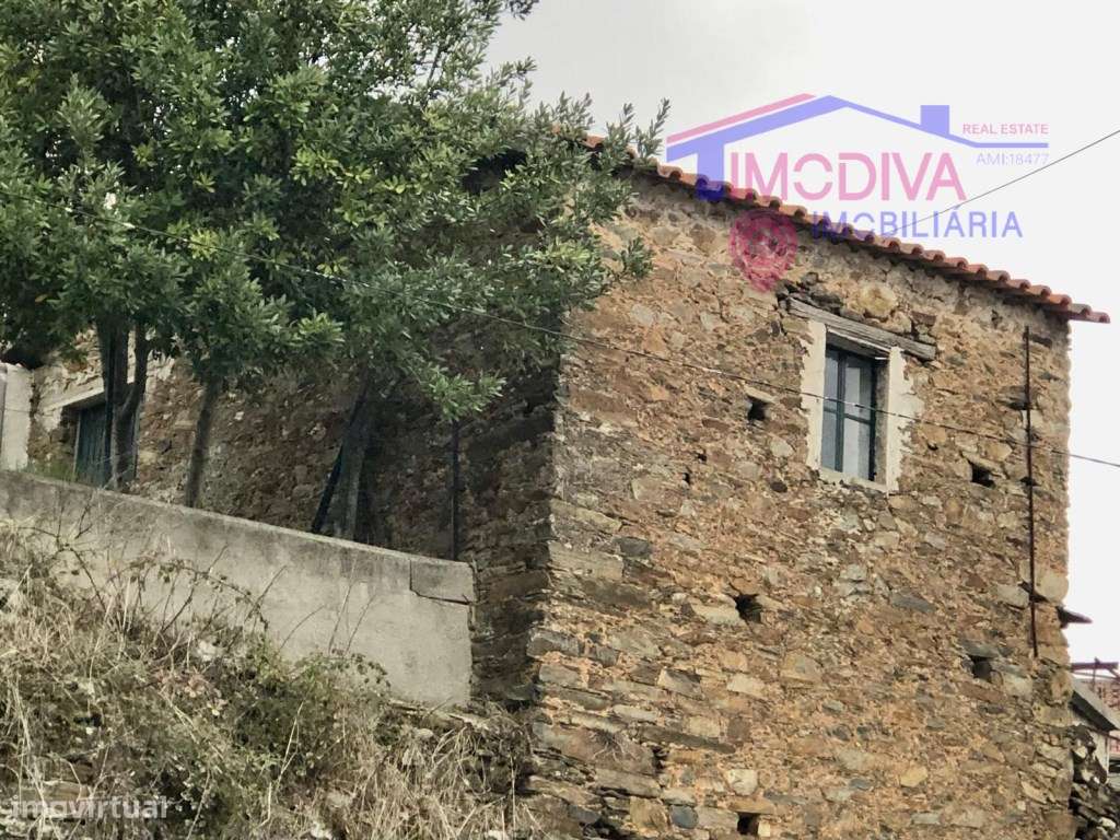 Casa típica de pedra em Castanheira de Pera-12