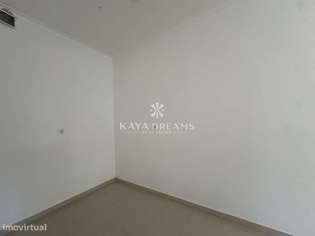 Loja á Venda em Jardim da Amoreira- Ramada-10